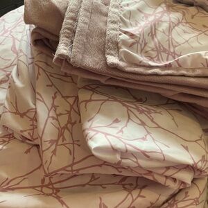 Pink Patterned Bedding Set